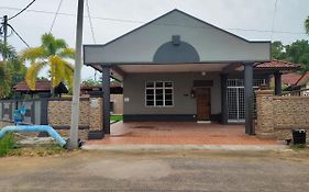 Homestay Kemaman Private Pool Fyna
