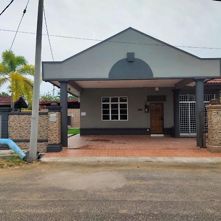 Homestay Kemaman Private Pool Fyna Chukai Luaran gambar